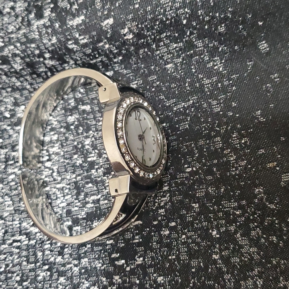 womans watch - Picture 4 of 5